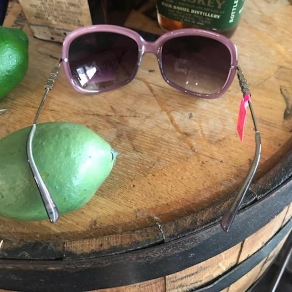 BETSEY JOHNSON Raven Silver Logo UV Sunglasses 28 main image 6